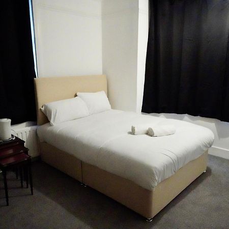 Gatwick Birchwood Lodge With Holiday Parking Хорли Экстерьер фото